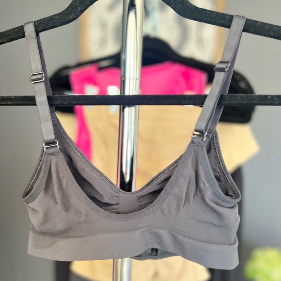 Skims - Picture 9 of 9